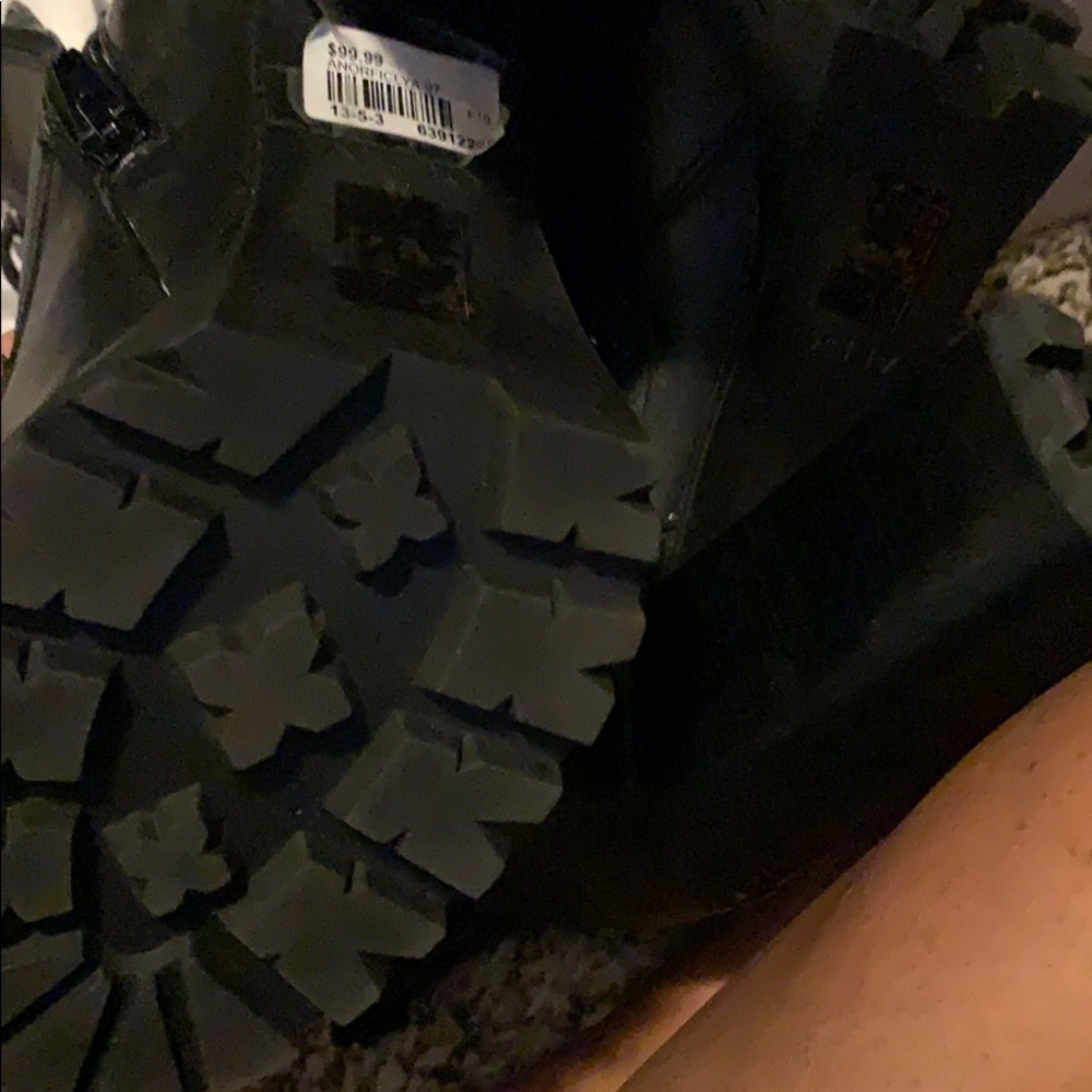 Boots - Picture 6 of 7